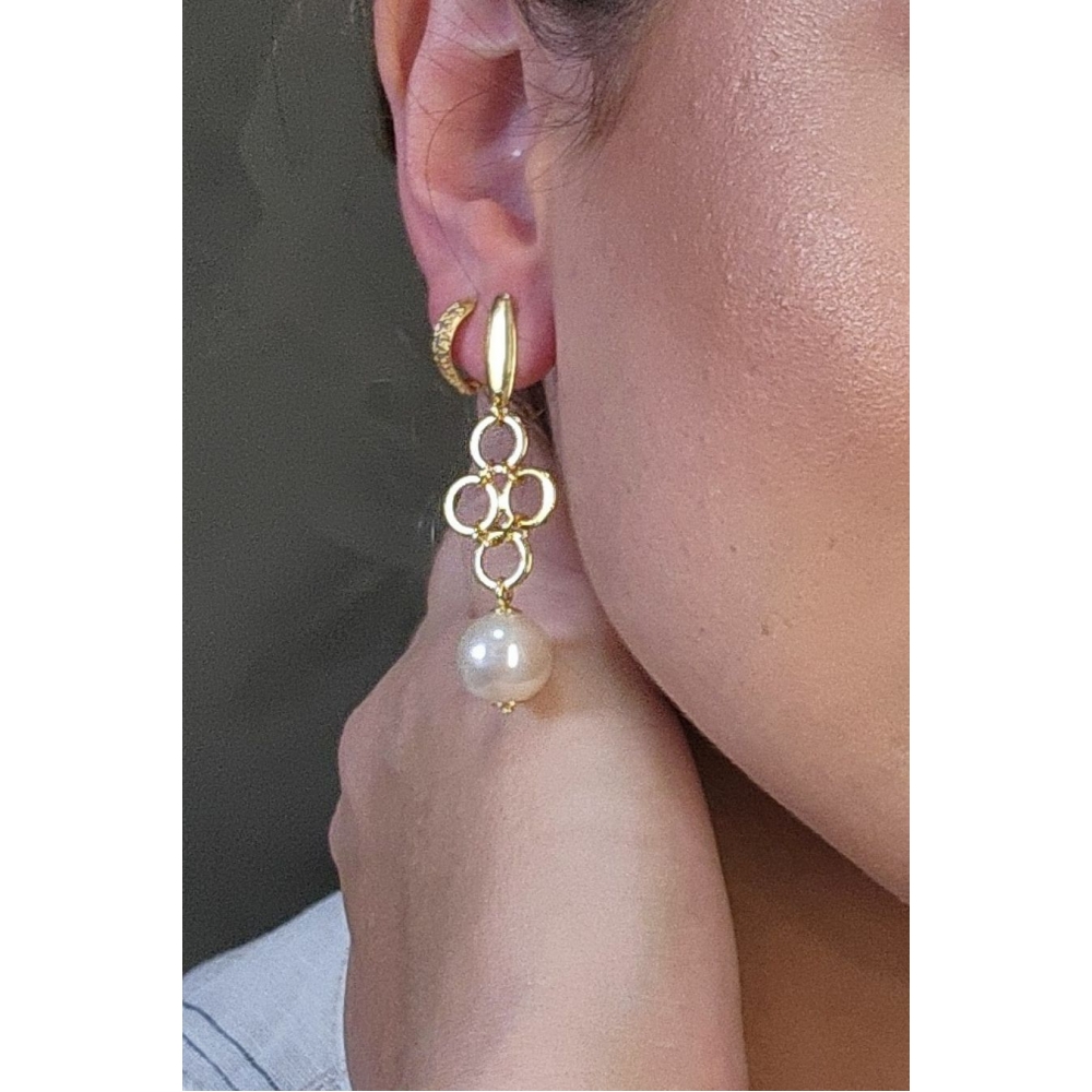 Brinco Grande de Fio com Circulo Dourado e Pérola Banhado em Ouro 18k - Dourado