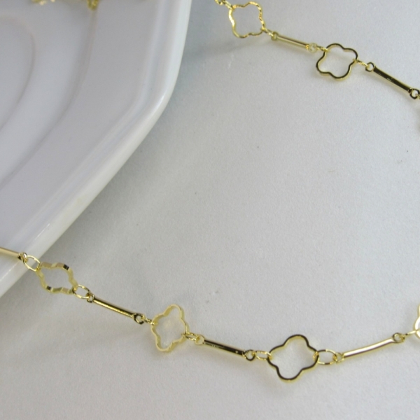 Colar com Corrente Detalhada com Flor Vazada Banhado em Ouro 18k - Dourado