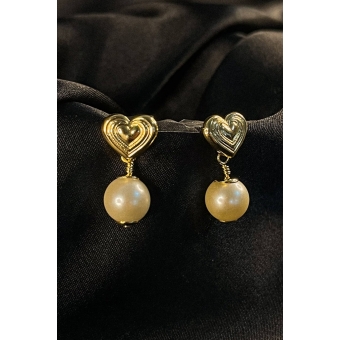 Brinco Médio com Coração Trabalhado e Pérola Banhado em Ouro 18k