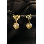 Brinco Médio com Coração Trabalhado e Pérola Banhado em Ouro 18k - Dourado