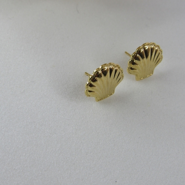 Brinco de Concha Banhado em Ouro 18k - Dourado