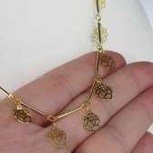 Colar com Corrente com Mini Flores Banhado em Ouro 18k - Dourado