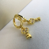 Brinco Argolinha com Chave Banhado em Ouro 18k - Dourado