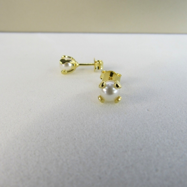 Brinco Pequeno de Pérola Trabalhado Banhado em Ouro 18k - Dourado