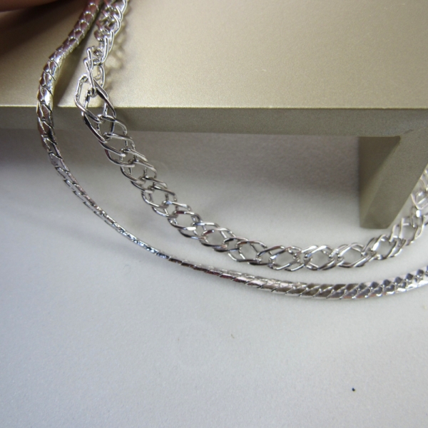 Colar Duplo com Correntes Grossas Banhado em Ródio Branco - Prateado