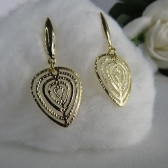 Brinco Médio Com Fio e Coração com Vários Vazados Banhado em Ouro 18k - Dourado