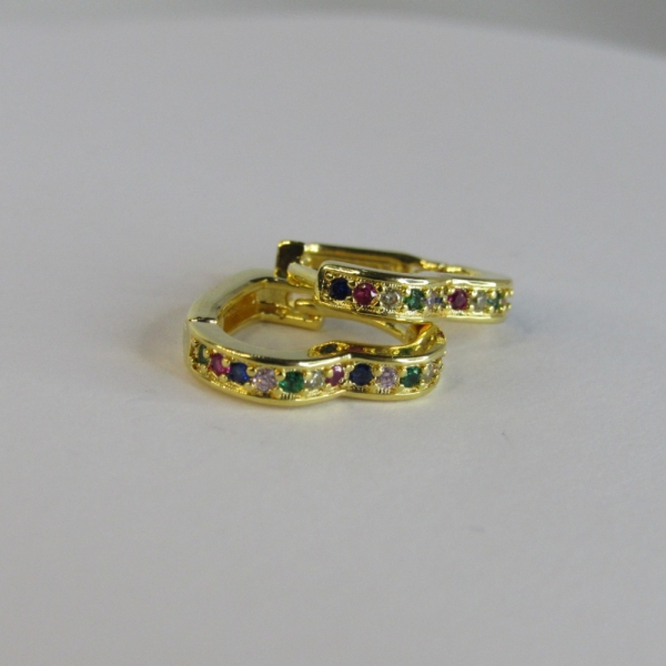 Brinco De Coração Com Micro Zircônia Incrustada Banhado em Ouro 18k - Dourado