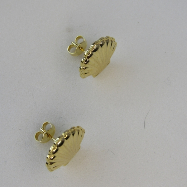 Brinco de Concha Banhado em Ouro 18k - Dourado