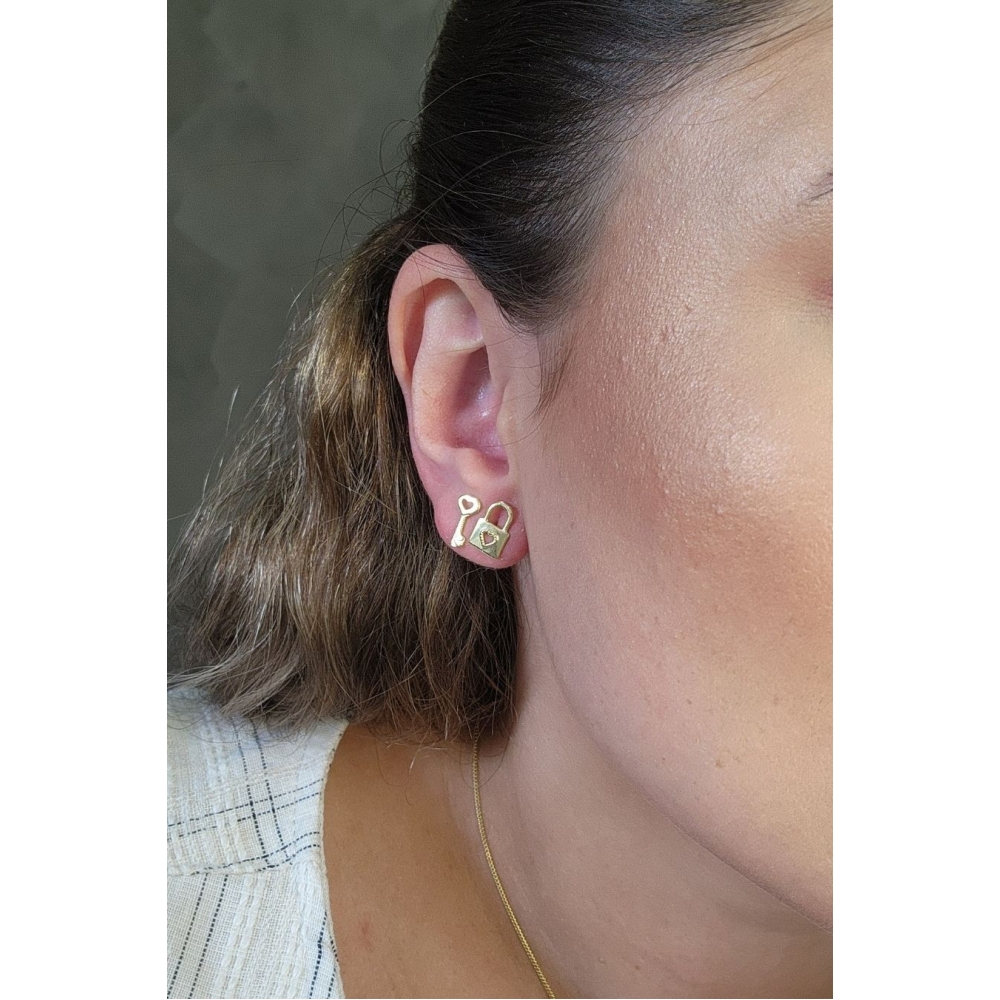 Brinco Duo Chave e Cadeado Banhado em Ouro 18k - Dourado
