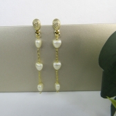 Brinco Com Três Pérolas Em Formato De Coração Banhado em Ouro 18k - Dourado