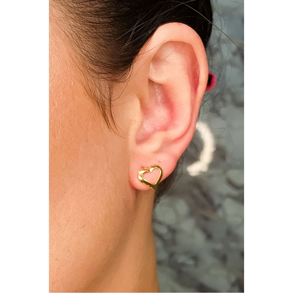 Brinco Pequeno de Coração Vazado Banhado em Ouro 18k - Dourado