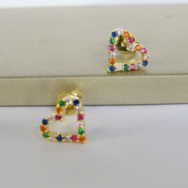 Brinco Coração Pequeno com Zircônias Banhado em Ouro 18k - Dourado