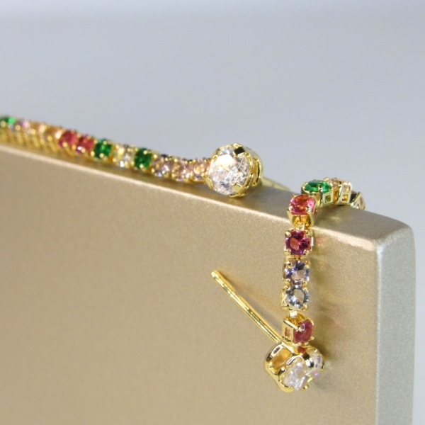 Brinco Corrente de Zircônias Coloridas Sortidas Com Zircônia na Ponta Banhado em Ouro 18k - Dourado