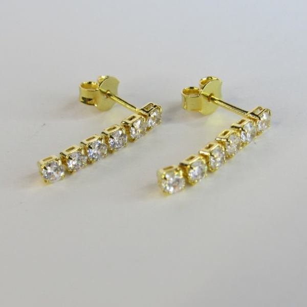 Brinco Pequeno Fio Com Cinco Zircônia Banhado em Ouro 18k - Dourado