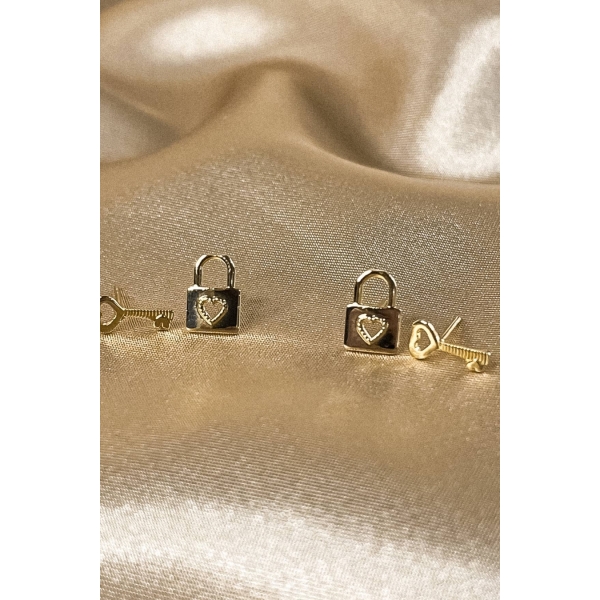 Brinco Duo Chave e Cadeado Banhado em Ouro 18k - Dourado