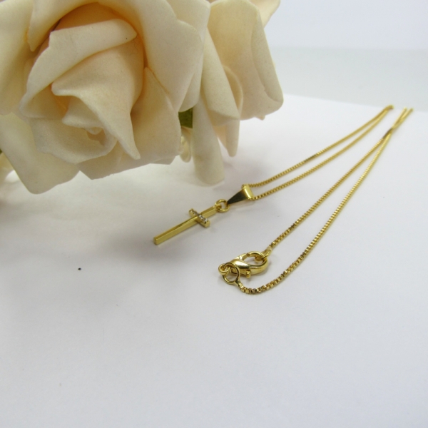 Colar Pingente Cruz com Detalhe de Zircônia Banhado em Ouro 18k - Dourado