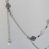 Colar com Corrente com Mini Flores Banhado em Ródio Branco - Prateado