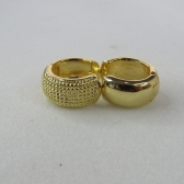 Brinco de Argolinha Grossa Trabalhada Banhado em Ouro 18k - Dourado