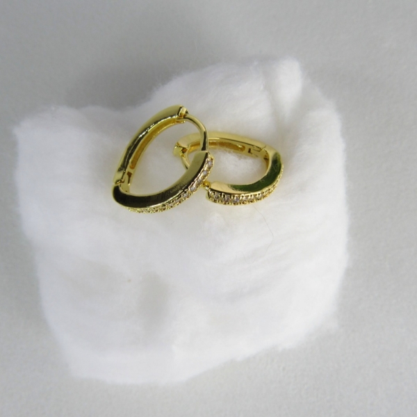 Brinco Triangular Médio com Zircônia Banhado em Ouro 18k - Dourado