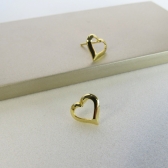 Brinco Pequeno de Coração Vazado Banhado em Ouro 18k - Dourado