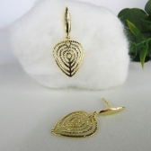 Brinco Médio Com Fio e Coração com Vários Vazados Banhado em Ouro 18k - Dourado