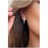 Brinco Pequeno Fio Com Cinco Zircônia Banhado em Ouro 18k - Dourado