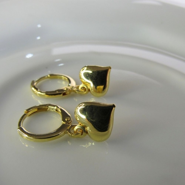 Brinco Argolinha com Coração Grande Banhado em Ouro 18k - Dourado