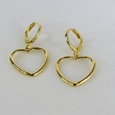 Brinco Argolinha com Coração Médio Vazado Banhado em Ouro 18k - Dourado
